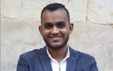 من الطين إلى التكريم: دروس من قصة آدم عليه السلام