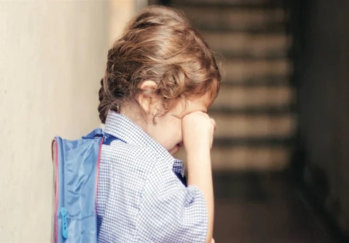 التلميذه الصامته في المدرسة الابتدائية