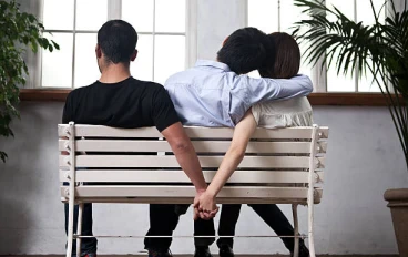 في الحياة ان لم تتعلم من الضربة الأولى فأنت تستحق الثانية 