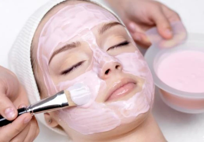 طرق طبيعية للعناية بالبشرة في الصيف