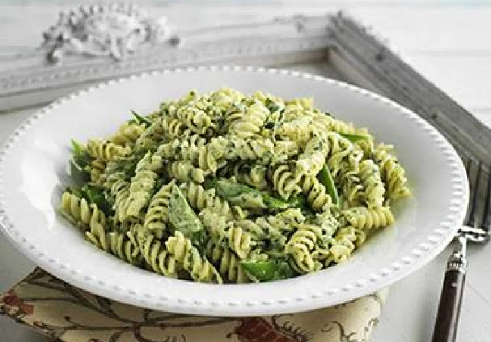 عمل باستا بالوايت صوص والجبنة الموتزريلا