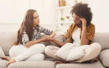 مفاتيح للتعرف على ما إذا كانت لديك علاقة سامة مع صديق (وكيفية منعها من الإضرار باحترامك لذاتك)