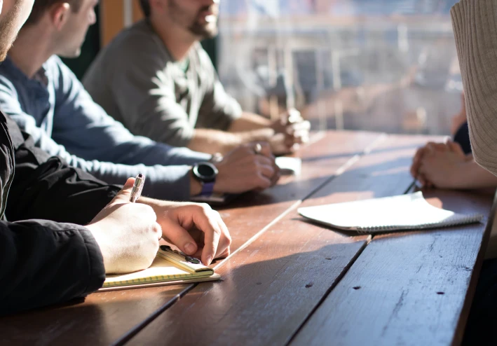 من الولاء إلى الوعي: دراسة تحليلية لكيفية تحول إدارة علاقات العملاء (CRM) إلى محرك أساسي لتنمية رأس المال الفكري