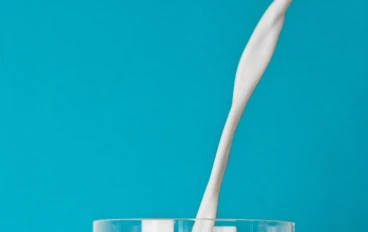 🥛 اللبن: غذاء الطبيعة الكامل وسر الصحة المتجددة