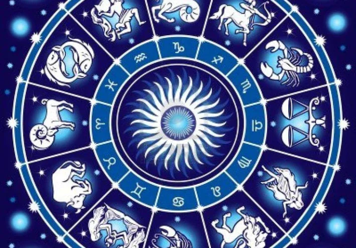 🪐 الأبراج وتوقعات عام 2026: أسرار الحظ والتحولات الكبرى في المال والحب