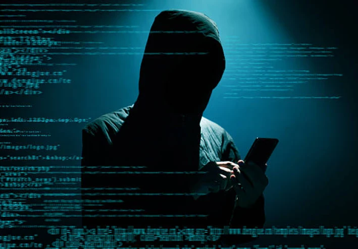 هل هاتفك مراقَب؟ علامات تدل على اختراق هاتفك وطرق الحماية.