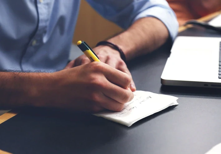 إزاي تكتب مقال ناجح ومضمون أنه يجيب مشاهدات وربح على منصة أموالي؟.