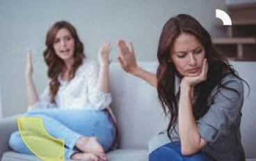 لماذا يؤلم كسر الصداقة أكثر من العلاقة (وما يمكنك فعله للتغلب عليها)