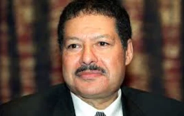 من شاب مصري طموح إلى عالم عالمي: قصة نجاح أحمد زويل