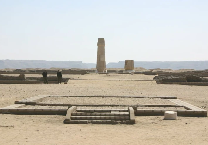 العمارنة (أخيتاتون): عاصمة أخناتون الثورية وعصر الآتون في مصر القديمة