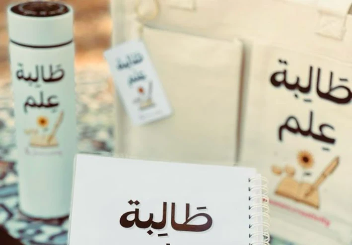 تفسير سورة الفاتحة كاملاً بأسلوب مبسط: معاني الآيات ودلالاتها العميقة وأسرارها في حياتنا اليومية وأثرها في تقوية الإيمان وعلاقة العبد بربه