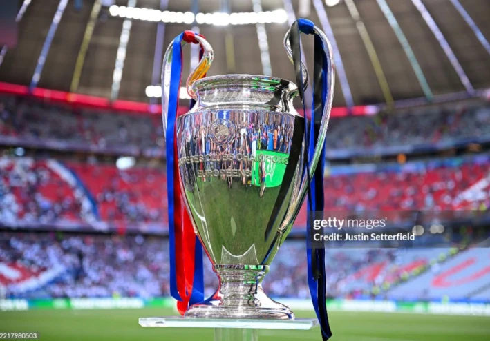 اللاعبين المتوجين ببطولة دوري أبطال أوروبا مع أندية مختلفة منذ بدء البطولة