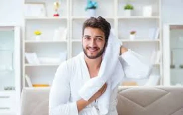 الاستحمام اليومي في الصيف… عادة صحية أم خطأ قد يضر بشرتك دون أن تشعر؟