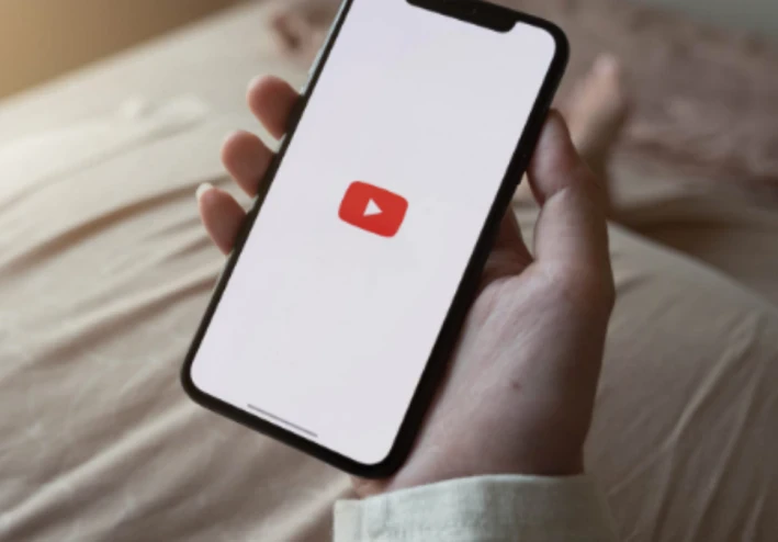 دعم صُنّاع المحتوى على يوتيوب: مراجعة للموسيقيين الذين يبنون صوتهم الرقمي
