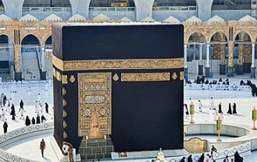 ﴿الْيَوْمَ أَكْمَلْتُ لَكُمْ دِينَكُمْ وَأَتْمَمْتُ عَلَيْكُمْ نِعْمَتِي وَرَضِيتُ لَكُمُ الْإِسْلَامَ دِينًا﴾  يعنى أن القرأن كاملا