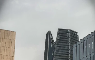 انظار العالم الى المملكه العربيه السعوديه واتوجه الى الاستثمار فيها 