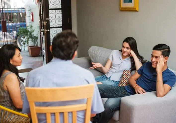 أهمية الحوار داخل الأسرة