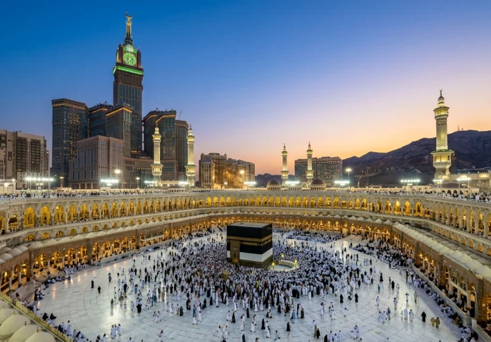 سورة الملك: دروس إيمانية عظيمة ومعانٍ تربوية تهدي القلوب