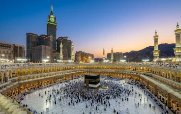 سورة الملك: دروس إيمانية عظيمة ومعانٍ تربوية تهدي القلوب