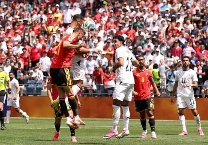 "نيران صديقة" تحرم مصر من أول انتصار في كأس العالم