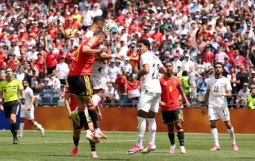 "نيران صديقة" تحرم مصر من أول انتصار في كأس العالم