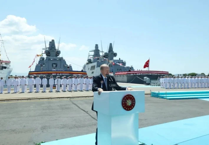 أردوغان يُسلّم أولى السفن الحربية التركية لدولة ناتو — رسالة بالحديد والبحر