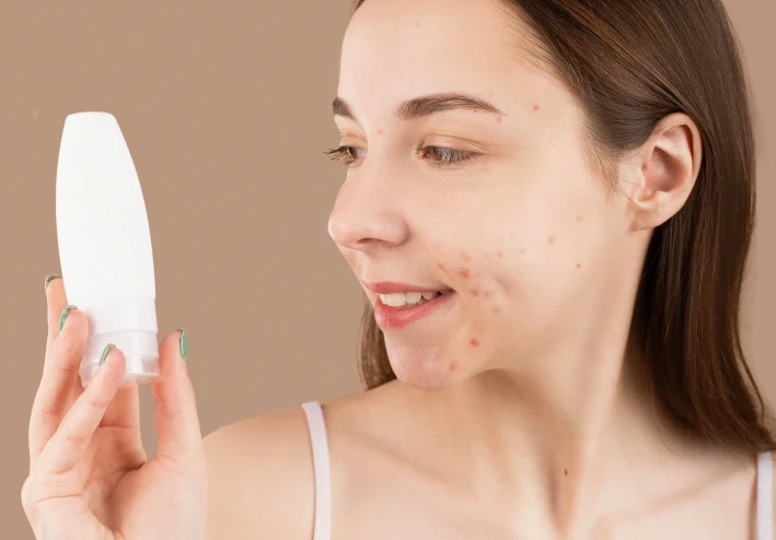 أخطاء تدمر بشرتك وأنتِ لا تلاحظينها.. احذري هذه العادات اليومية