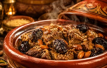 طاجين اللحم بالبرقوق المغربي: تحفة المطبخ المغربي بين حلاوة الفاكهة وغنى التوابل