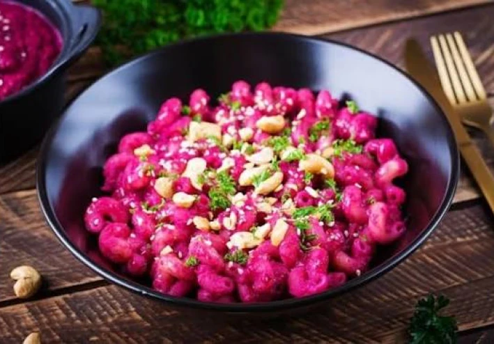🍝💗 باستا بصوص الشمندر الوردي والفيتا | وصفة كريمية ملونة بطعم فاخر وسهلة التحضير