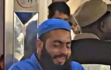 قصة بكستانى يناحى ربه فى الحرم المكى فيتأتيه الفرج 👌👌