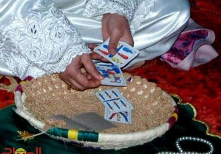 تجارة الوهم: كيف يستغل المشعوذون جهل ويأس الباحثين عن المعجزات؟