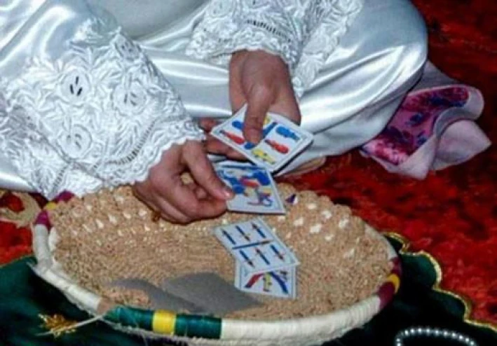 تجارة الوهم: كيف يستغل المشعوذون جهل ويأس الباحثين عن المعجزات؟