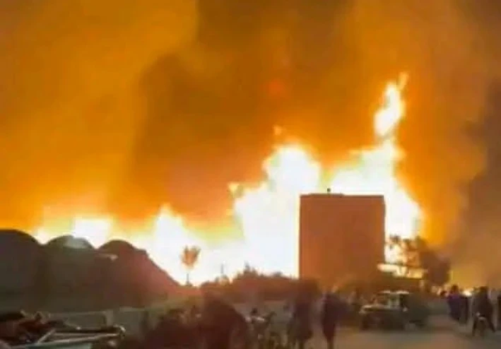 حريق ضخم وانفجارات تهز منطقة صناعية في مصر.. تفاصيل حادثة حقيقية وأسبابها