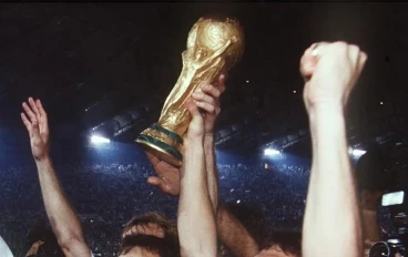 كأس العالم إيطاليا 🇮🇹 1990  …... ملحمة الأهداف الخالدة في رحلة عبر الزمن لأروع اللحظات الكروية الساحرة عن البطولة