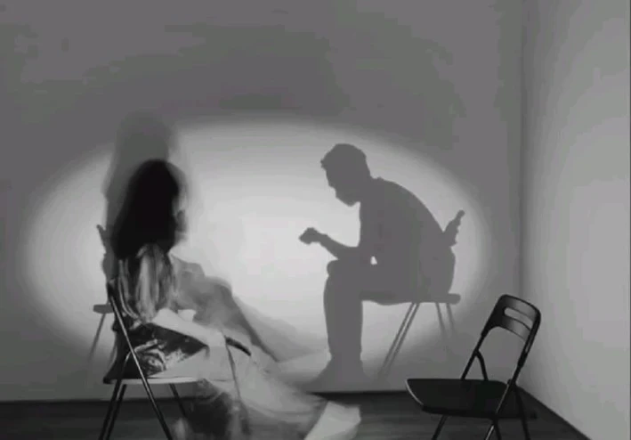 كيف لا تتعلق بأحد؟