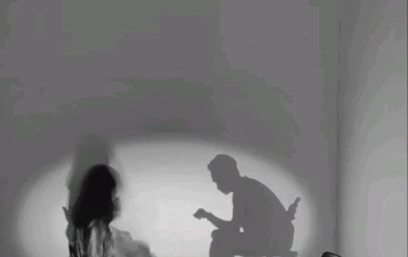 كيف لا تتعلق بأحد؟