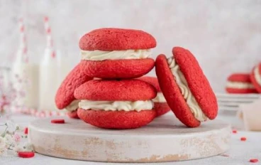❤️🍪 بسكويت ساندويتش ريد فيلفت بحشوة الجبن الكريمي | وصفة فاخرة بطعم ناعم ومظهر جذاب