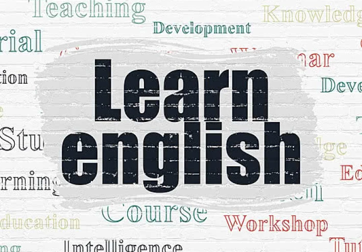 دون أن تدفع جنيهاً واحداً: دليلك الشامل لإتقان الإنجليزية من الصفر!