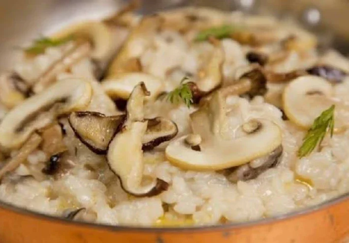 🍄🍚 ريزوتو بالفطر والكمأة | وصفة إيطالية فاخرة بنكهة غنية وقوام كريمي