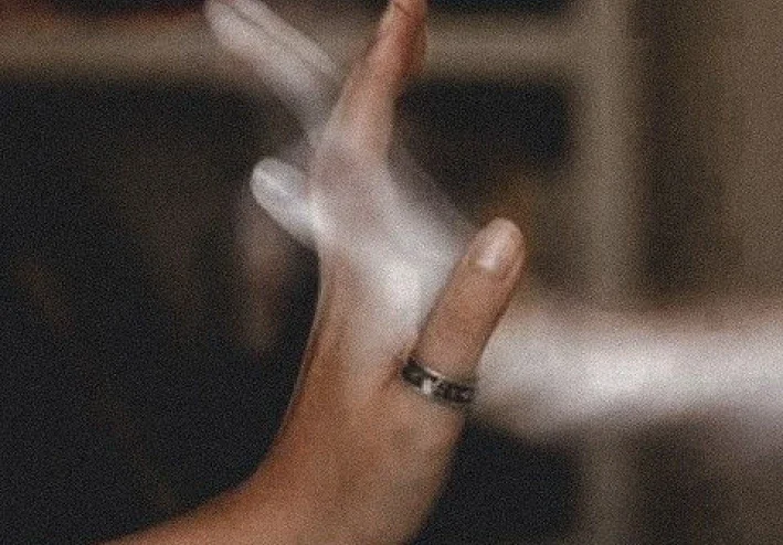 التجاهل بعد الاهتمام.. هل الصمت دائمًا هو الحل؟  . GHOSTING