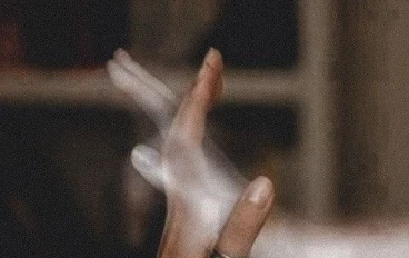 التجاهل بعد الاهتمام.. هل الصمت دائمًا هو الحل؟  . GHOSTING