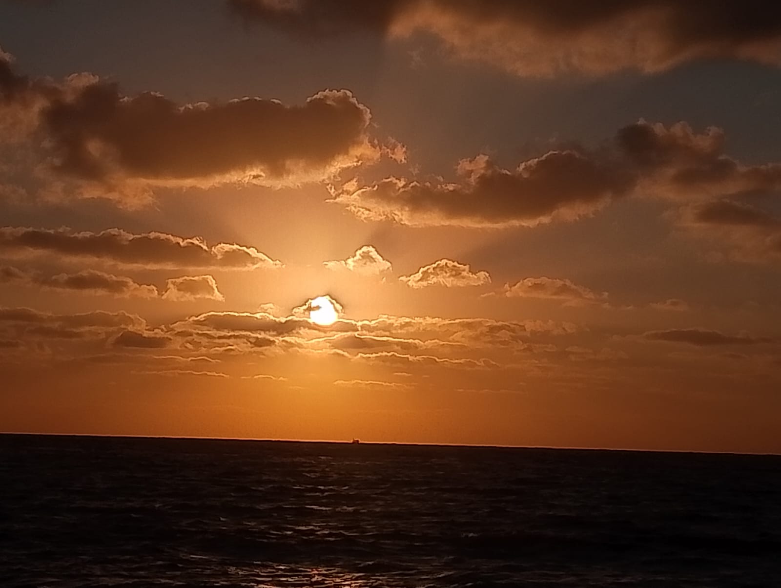 أشرعة على أفق الزبرجد