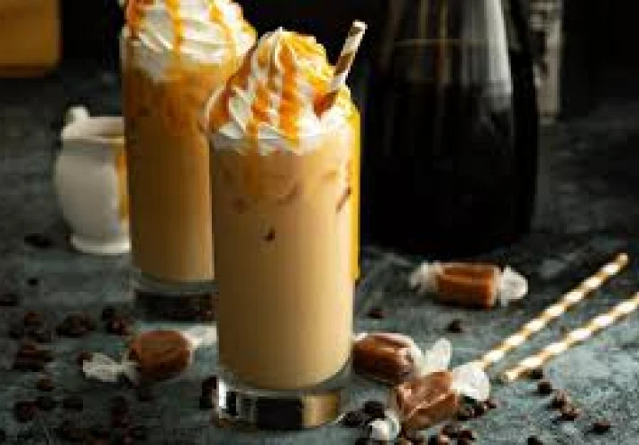 🍨☕ آيس كريم لاتيه بالكراميل -  وصفة باردة وكريمية بمذاق القهوة والكراميل