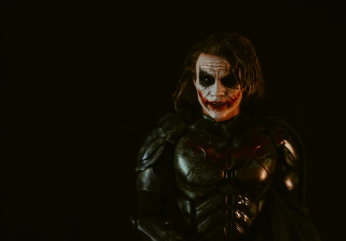 مراجعة فيلم The Dark Knight.. تحفة سينمائية تجاوزت حدود أفلام الأبطال الخارقين