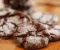 صورة مقال 🍫🤎 كرينكلز الشوكولاتة : وصفة كوكيز طرية من الداخل ومغطاة بالسكر البودرة