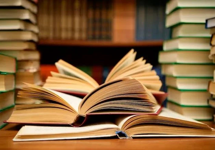 لماذا غابت القراءة؟ رحلة البحث عن المعرفة في عصر السرعة