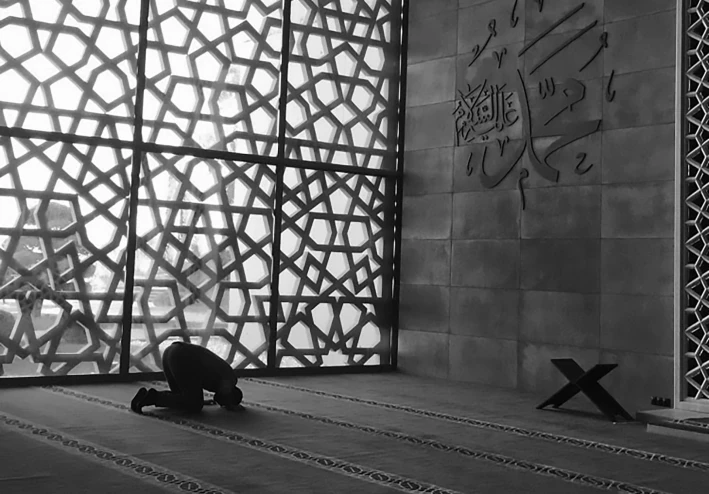 أعود إلى الذنب بعد التوبة.. هل يغفر الله لي؟ إليك الجواب من القرآن والسنة