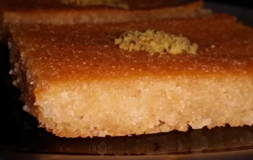 طريقة صحية مبتكرة لعمل النمّورة أو البسبوسة