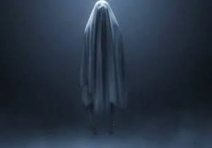 آخر صورة قبل اختفائها.. انعكاس غامض كشف سرًا لم يستطع أحد تفسيره