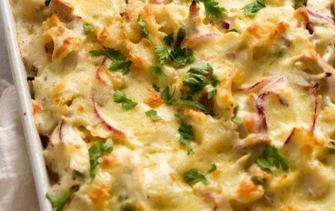 أسرار المطاعم.. طريقة عمل طاجن مكرونة بالوايت صوص والدجاج كريمي وغني في البيت